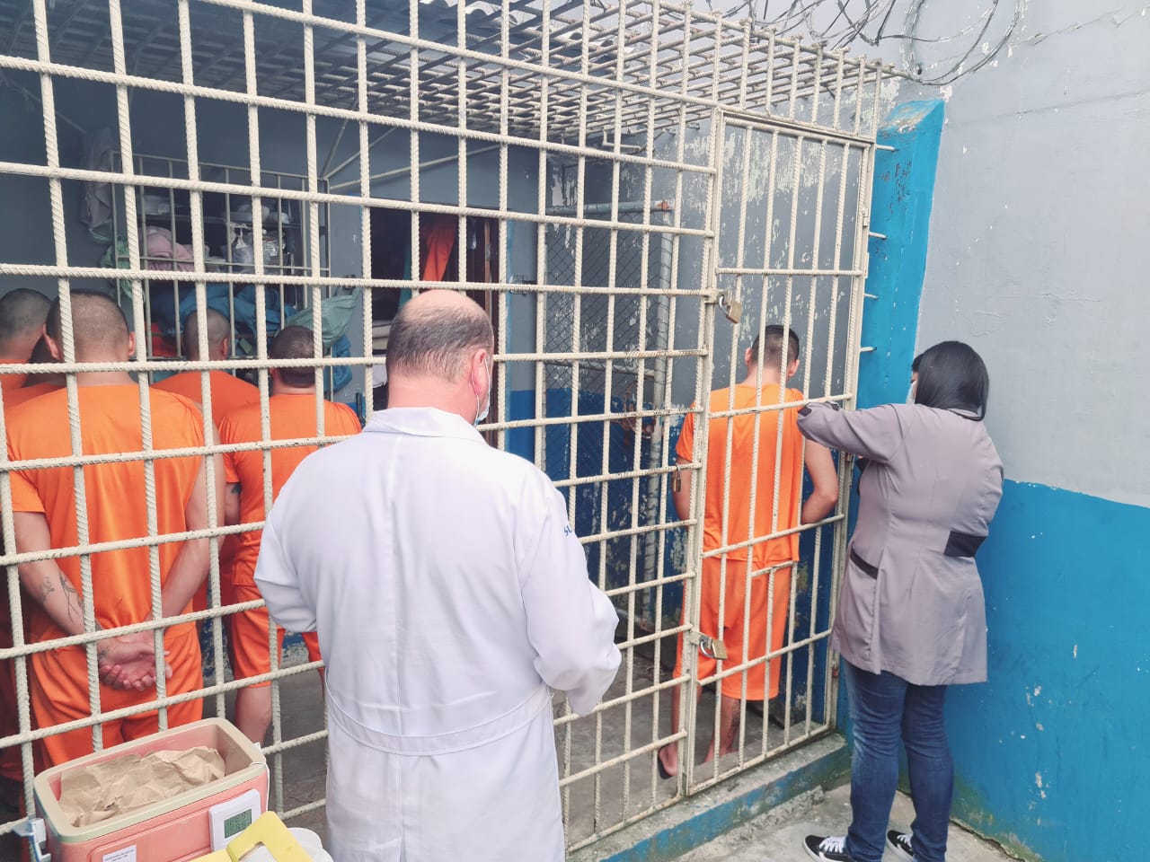 99 presos da Cadeia Pública de Castro receberam a 4ª dose da vacina contra a Covid-19