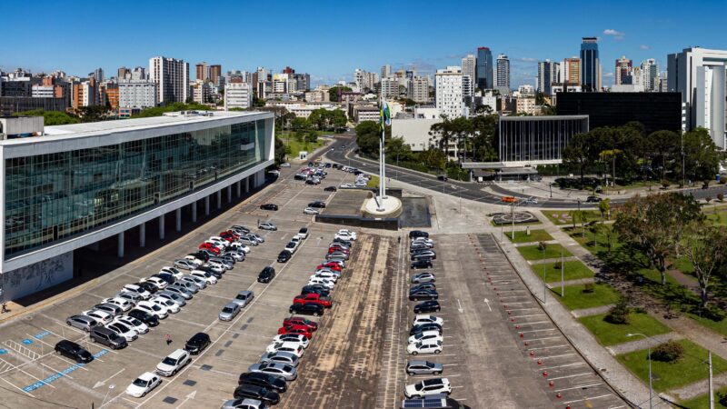 Governo do Paraná deposita nesta terça o 13º salário dos servidores; aporte é de R$ 1,9 bilhão