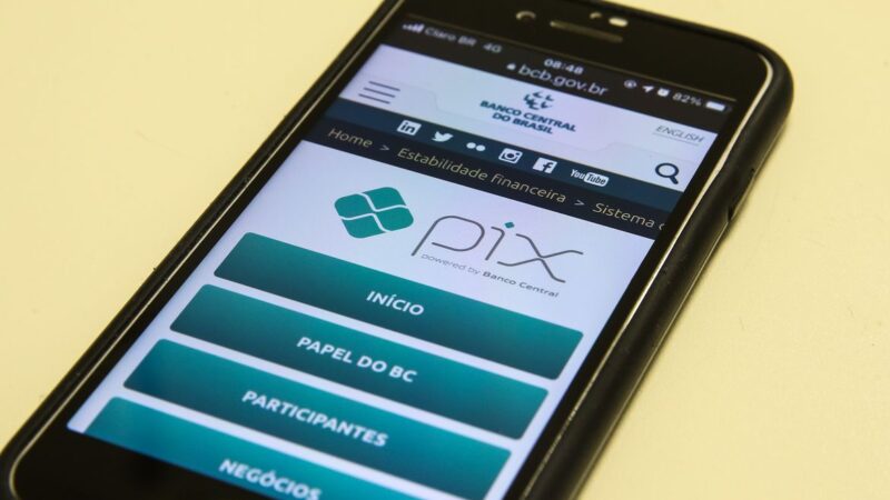 Pix bate recorde e supera 100 milhões de transações em um dia