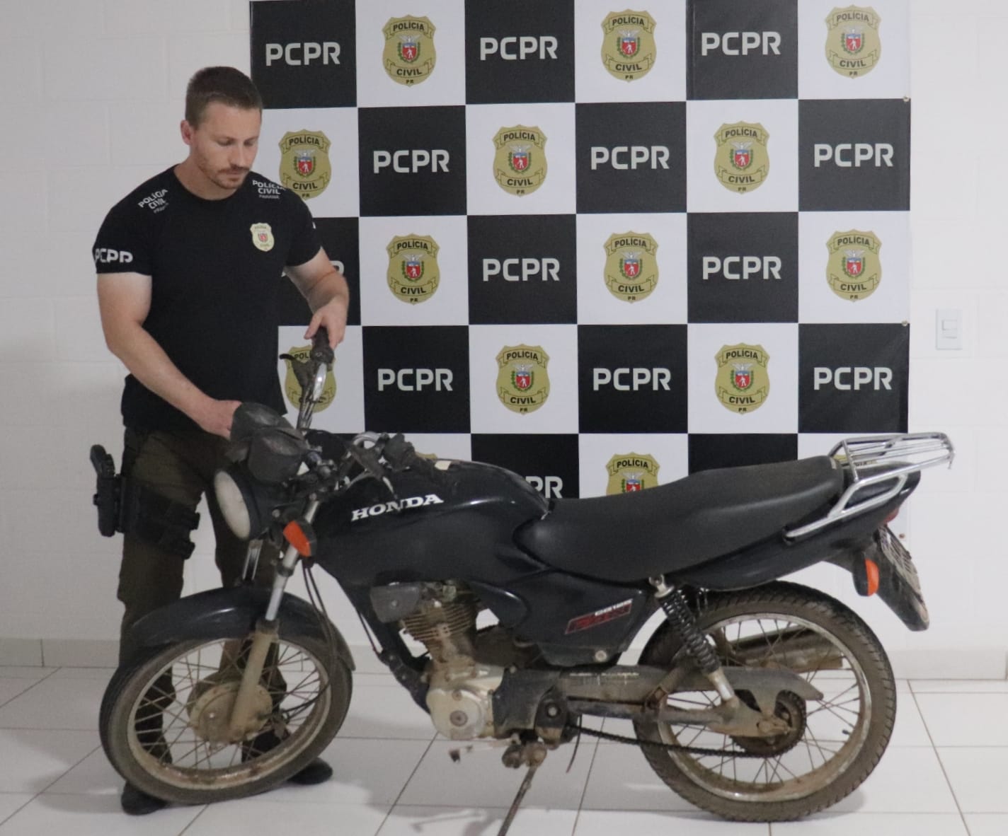 Polícia Civil recupera motocicleta furtada em Castro