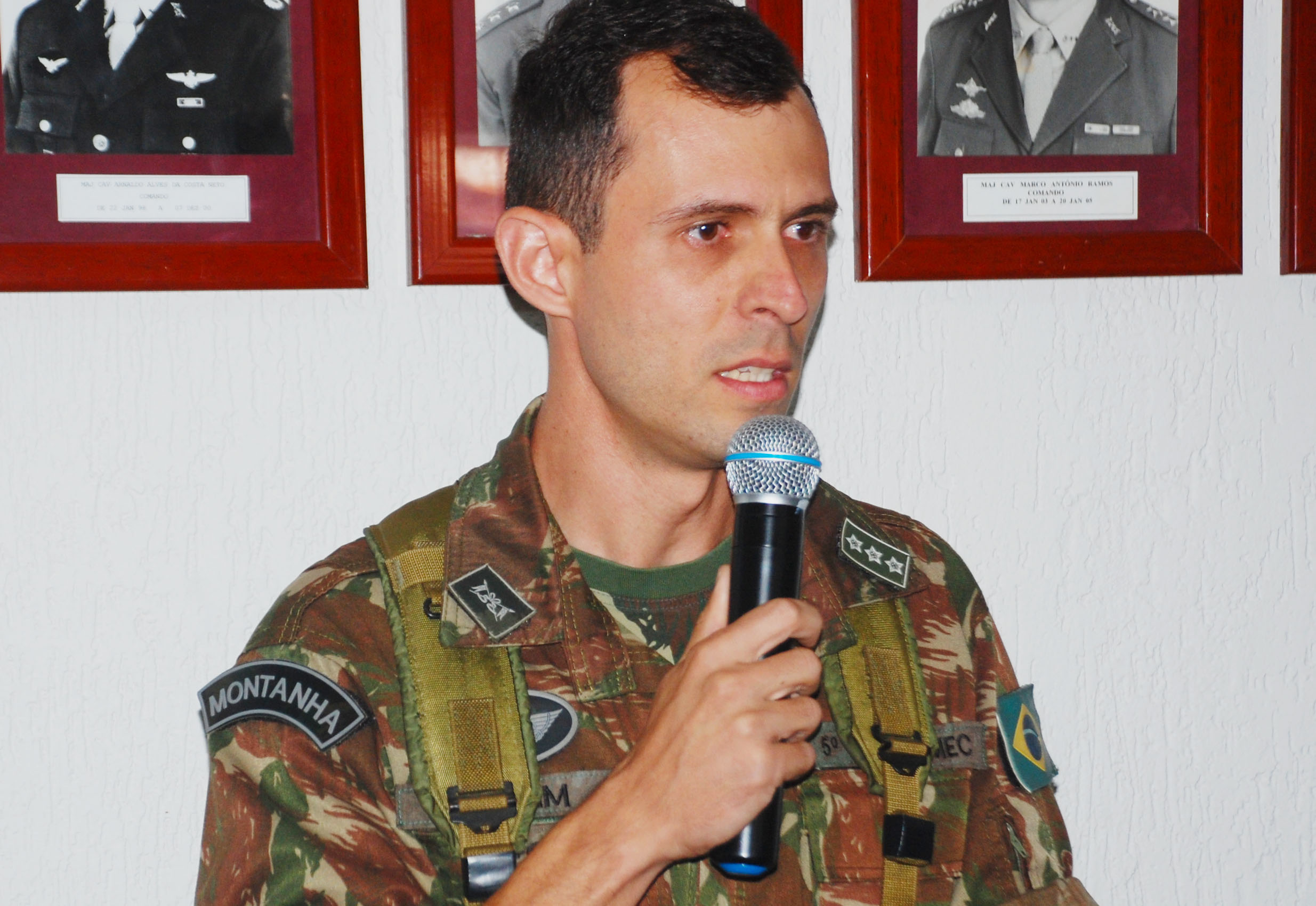 Capitão Amim assume em Castro comando do 5º Esquadrão de Cavalaria Mecanizado das mãos de major Ribeiro