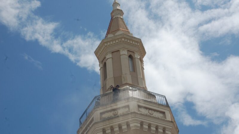 Torres da Igreja Matriz Sant’Ana de Castro passam por restauração
