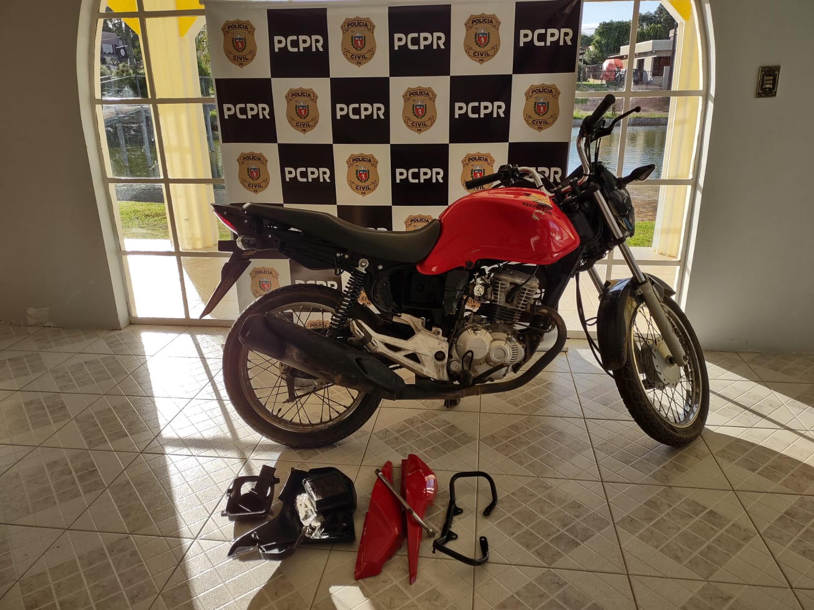 Ação integrada entre policias Civil e Militar resulta na recuperação de motocicleta furtada