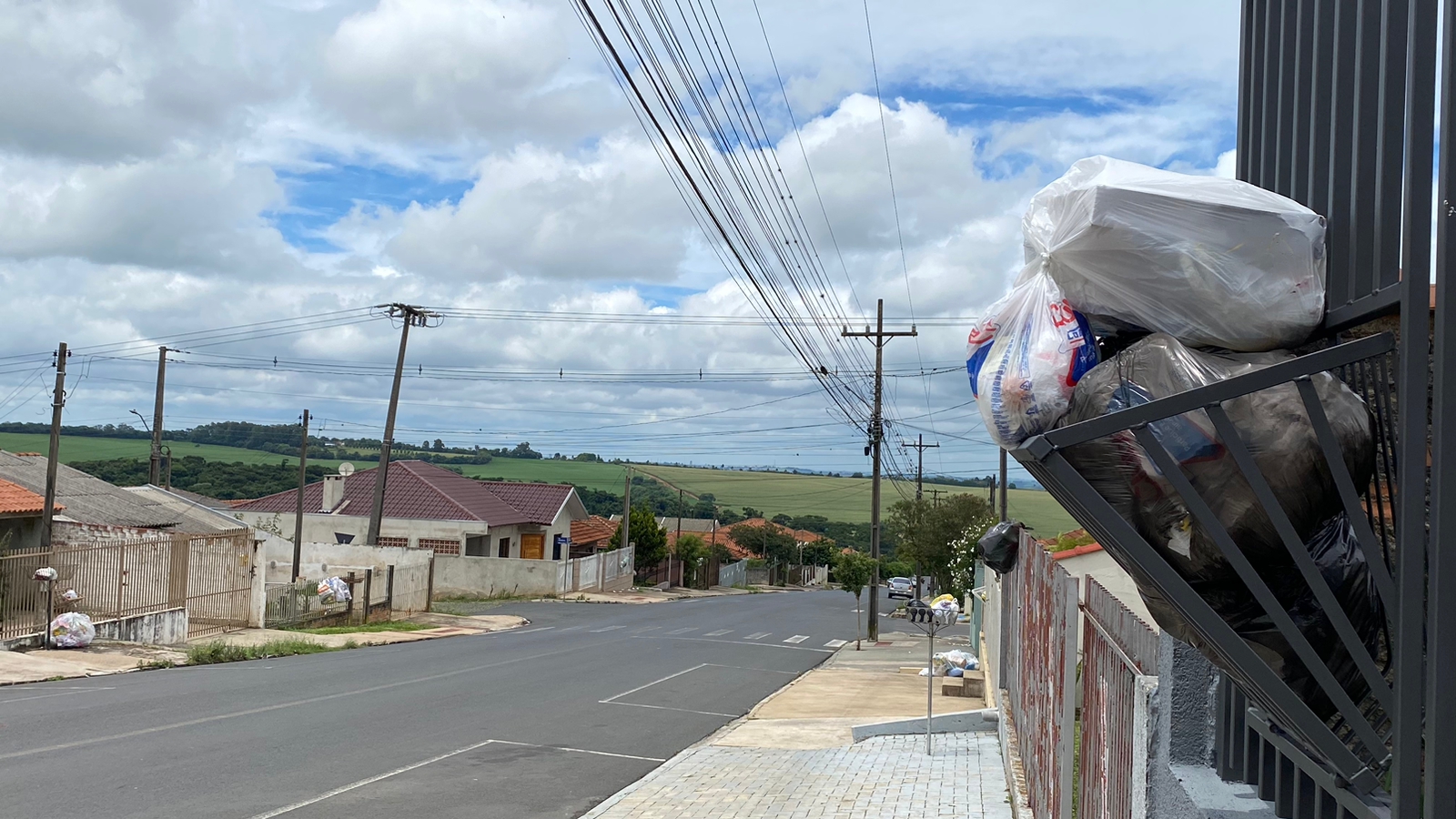Empresa abandona serviço de coleta de lixo em Carambeí