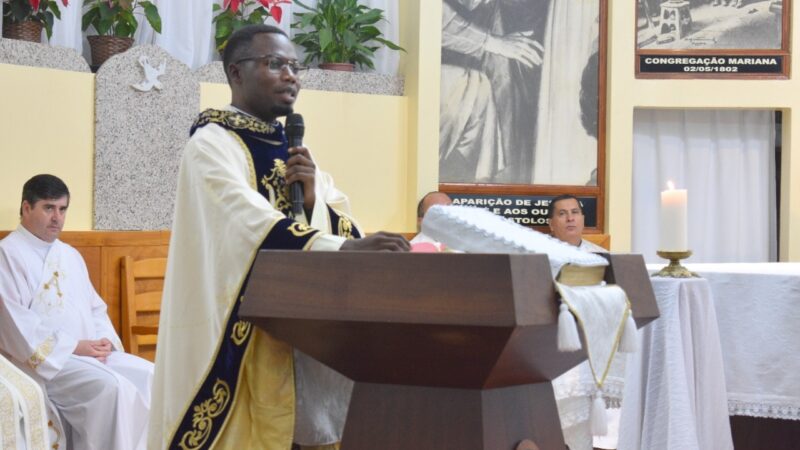Congolês celebra primeira missa no Brasil