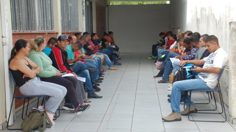 Oferta de 80 vagas temporárias movimenta Agência do Trabalhador de Castro