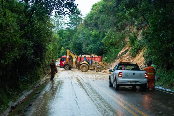 Em Tibagi, chuva causa alagamento e deslizamento; mais de 10 famílias foram atendidas pelo CRAS