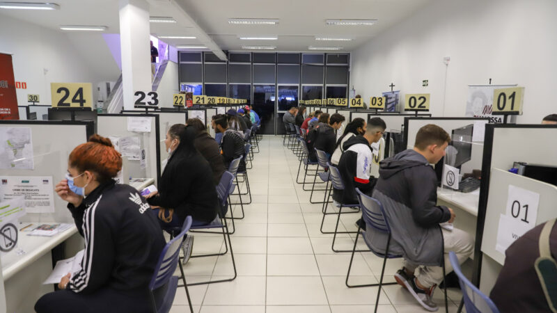 Agências do Trabalhador ofertam 11,7 mil vagas com carteira assinada no Paraná