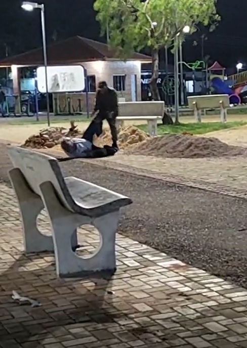 (Vídeo da perseguição) Secretário de Meio Ambiente de Carambeí é perseguido e agredido na Praça Cívica