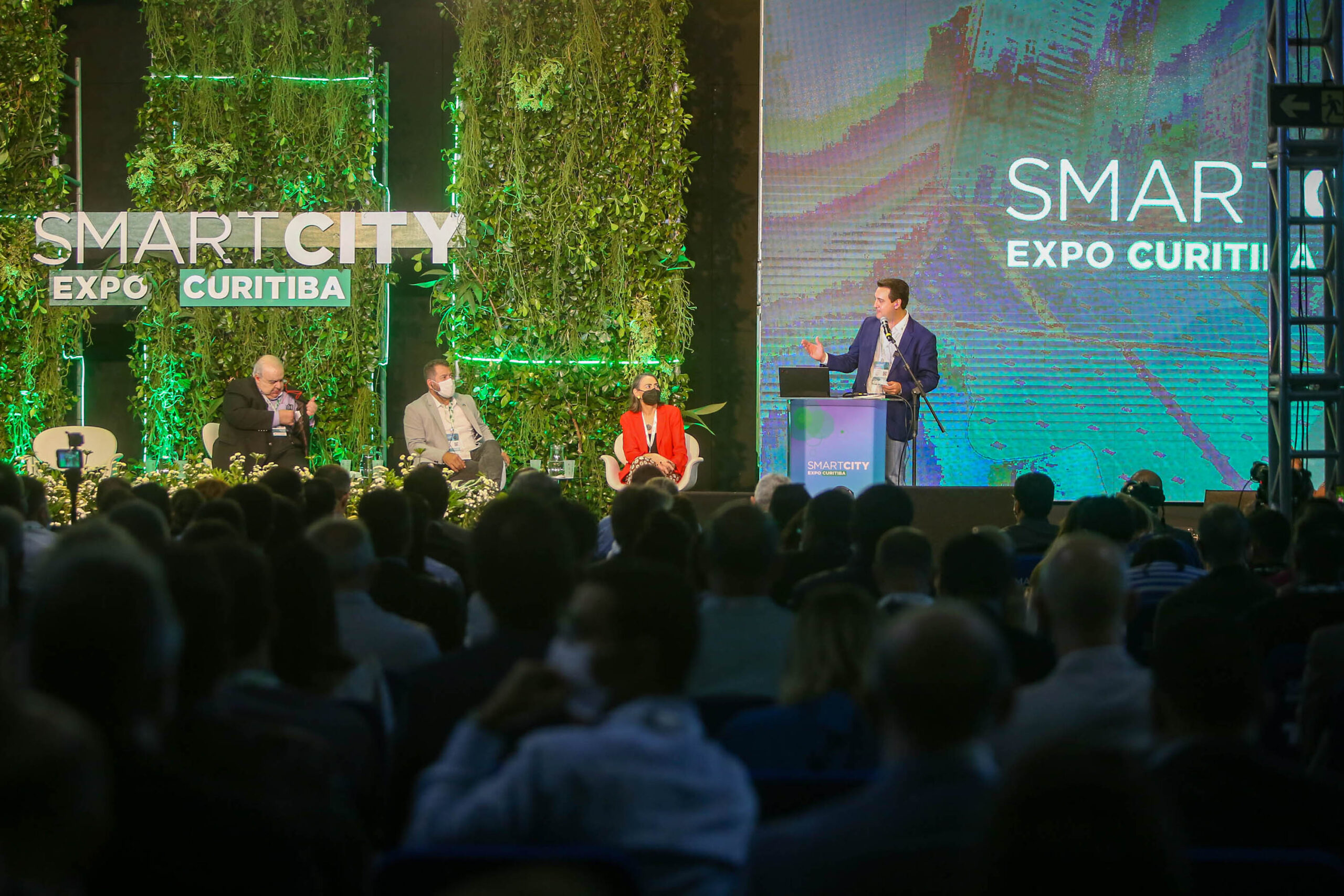 Governo do Paraná leva palestrantes e expõe serviços na Smart City Expo Curitiba 2023