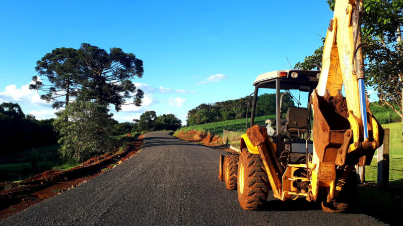 Melhorias de estradas rurais recebem R$ 348 milhões e beneficiam 18 mil famílias
