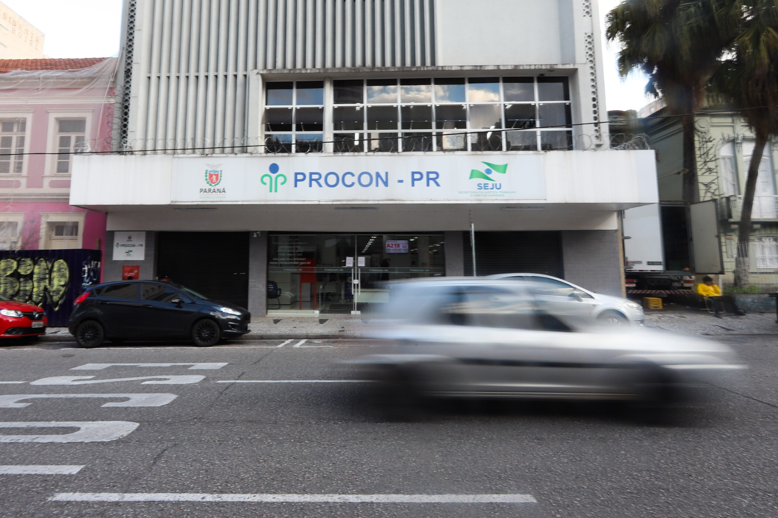 Procon Paraná alerta sobre novo golpe do falso presente de Páscoa