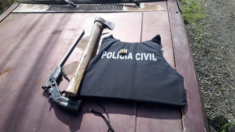 Preso pela Polícia Civil em Piraí do Sul suspeito de tentar golpear companheira com uma machadinha
