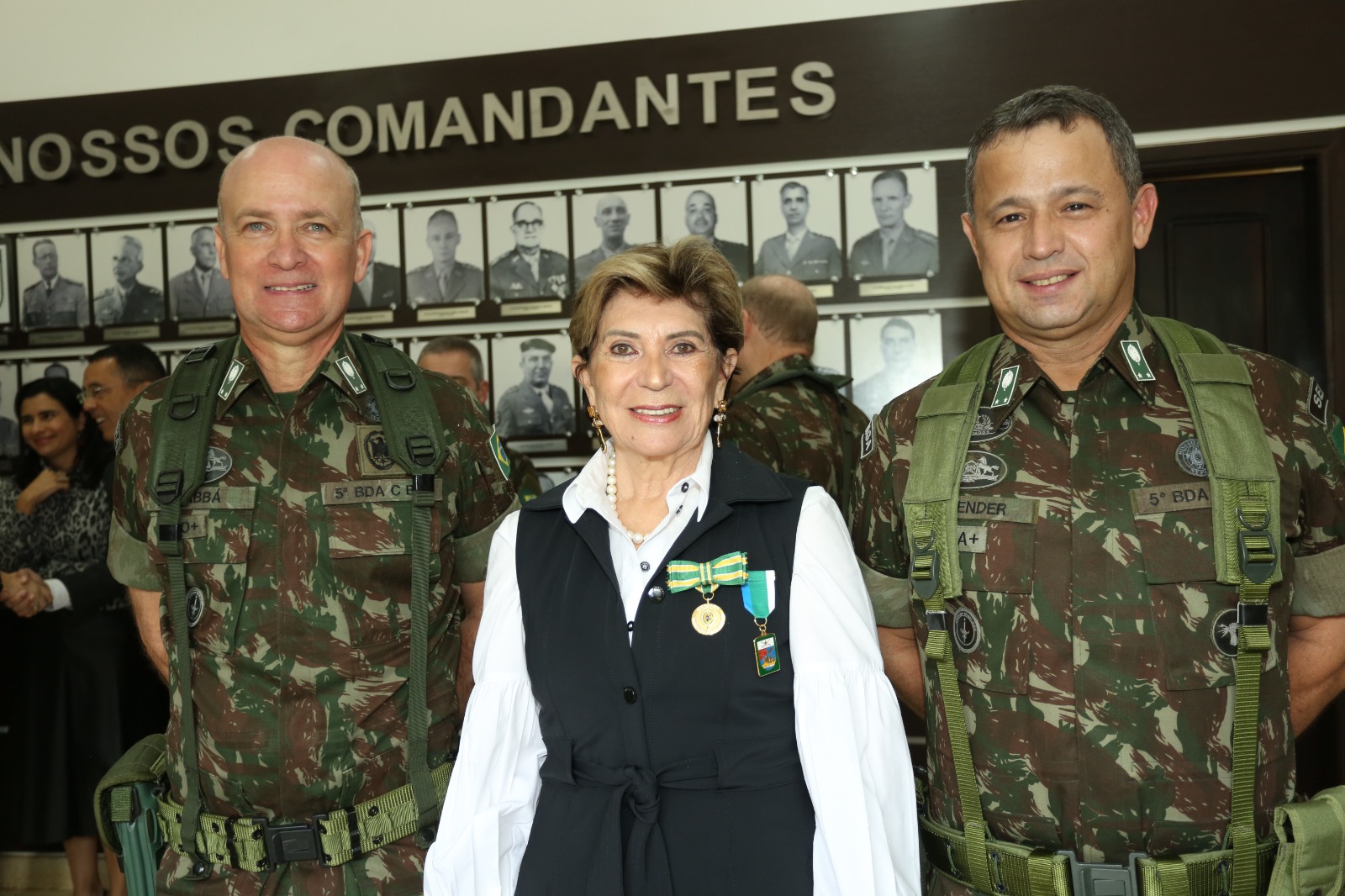 Prefeita Elizabeth prestigia cerimônia de troca de comando da 5ª Brigada da Cavalaria Blindada