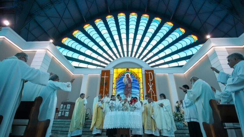 Missa do Crisma reúne padres de toda a Diocese na Catedral
