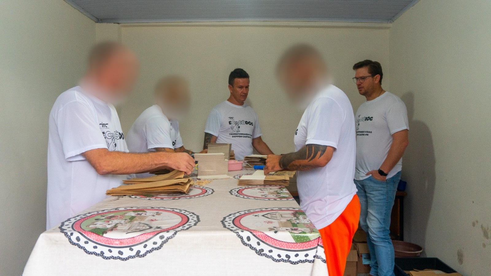 Cadeia de Castro inaugura sala de trabalho para custodiados através de parceria com a ITC do Brasil