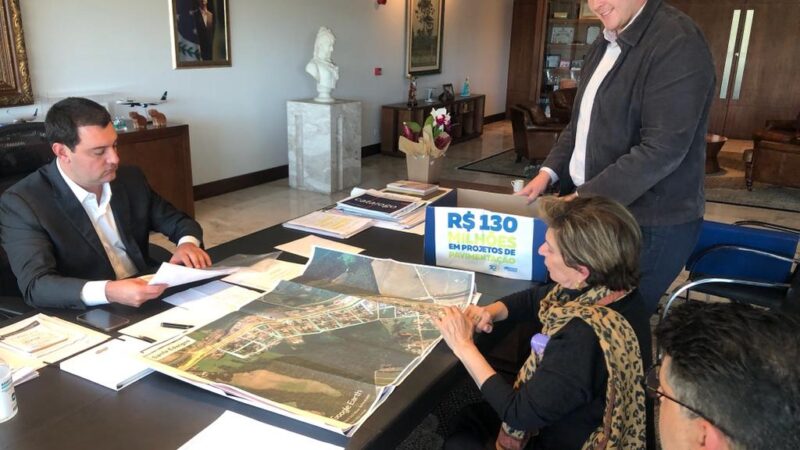 Elizabeth leva R$ 130 milhões em projetos de infraestrutura para o governador Ratinho Jr