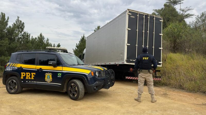 PRF recupera em Tibagi caminhão furtado no interior do Paraná no ano de 2021