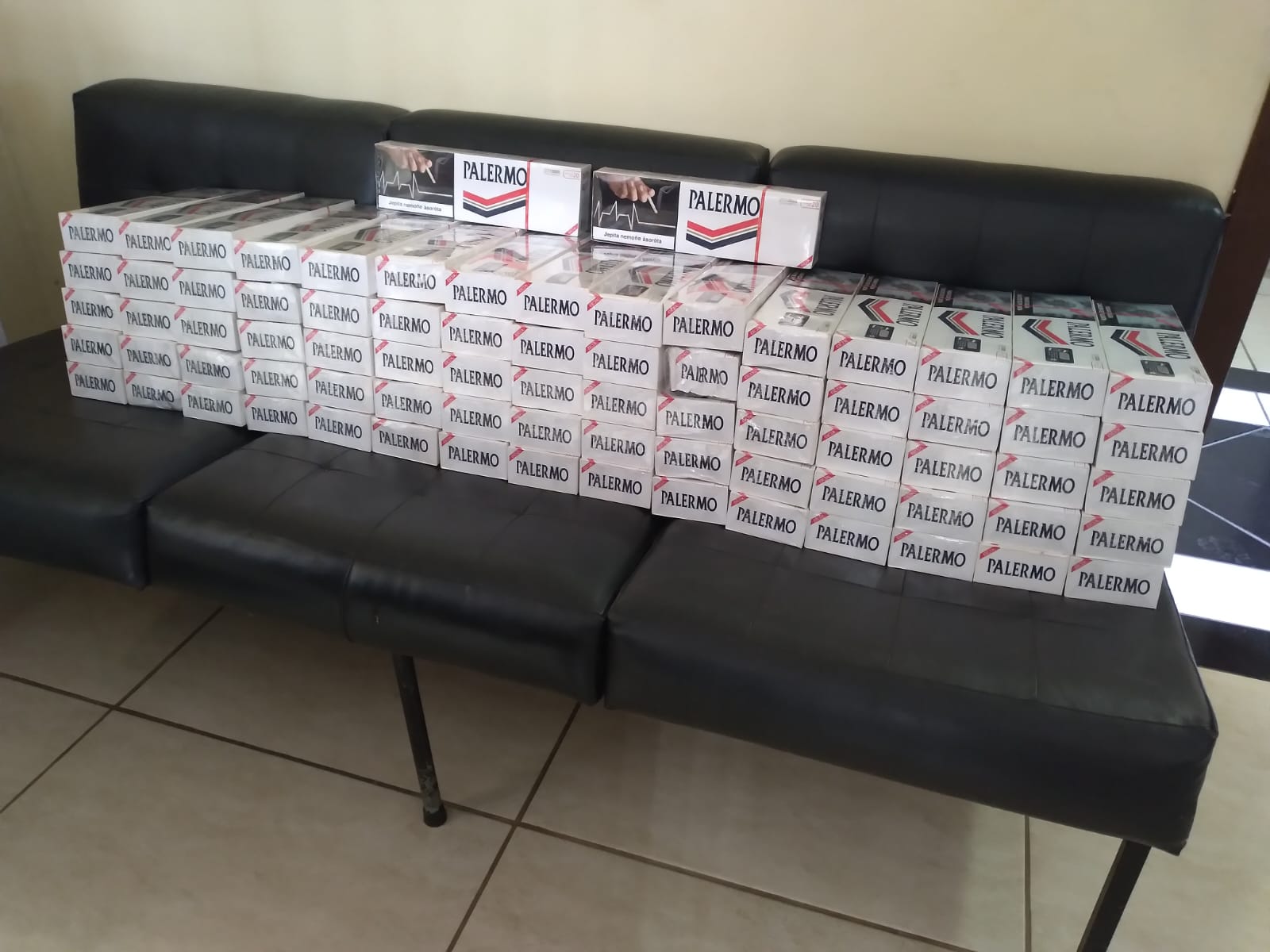 Apreendido 77 caixas de cigarro de origem ilícita no Jardim Brasília