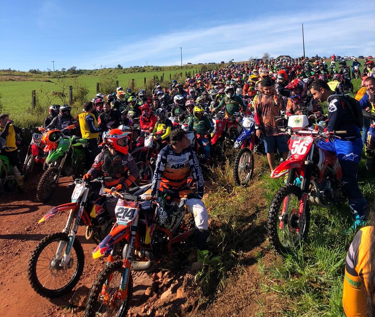 Perto de 600 motos participaram no domingo do 2º Trilhão em Castro