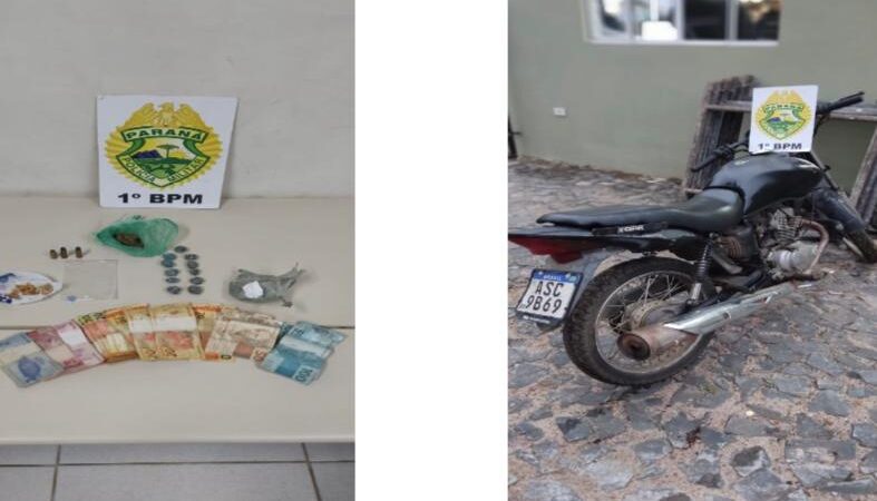 Motocicleta furtada chama atenção e PM localiza drogas com suspeitos