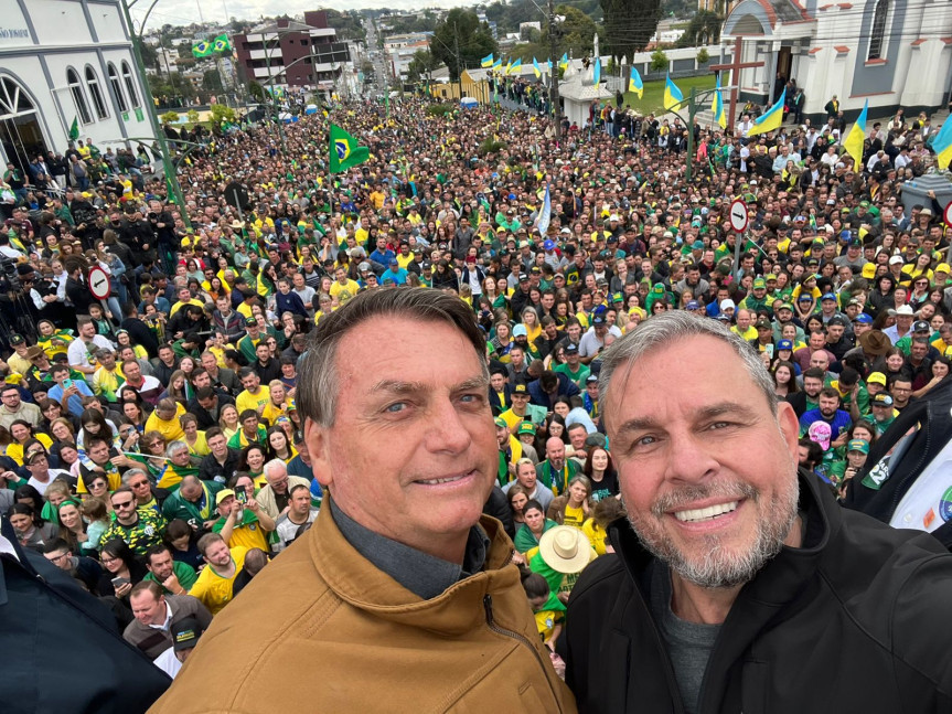 Projeto de lei concede o Título de Cidadão Honorário do Estado do Paraná a Jair Bolsonaro