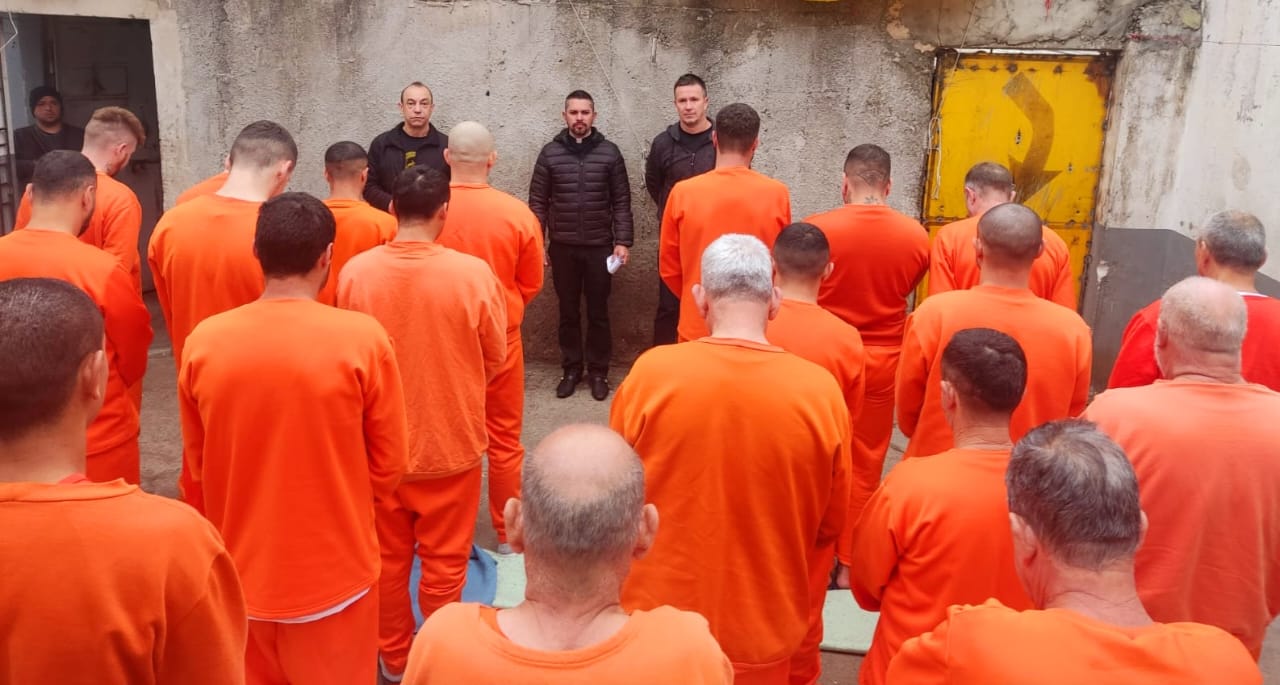 Detentos da unidade prisional de Castro recebem a oportunidade de confissão