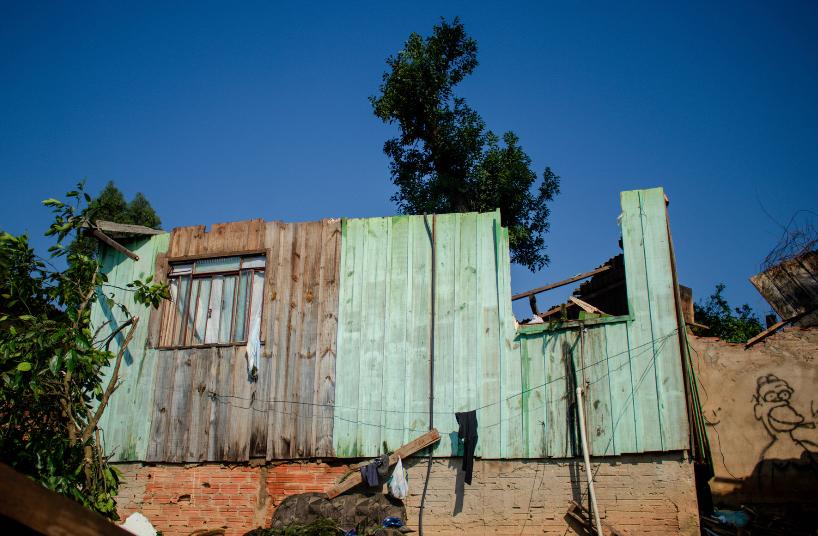 Fortes chuvas atingem casas e derrubam árvores em Tibagi