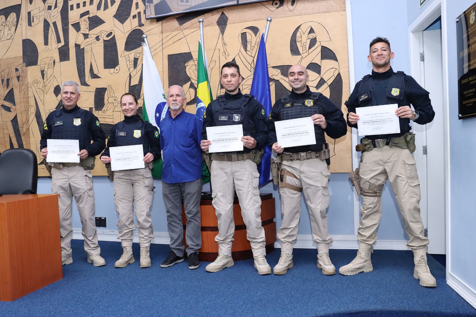 Policias rodoviários federais recebem homenagens na Câmara de Ponta Grossa