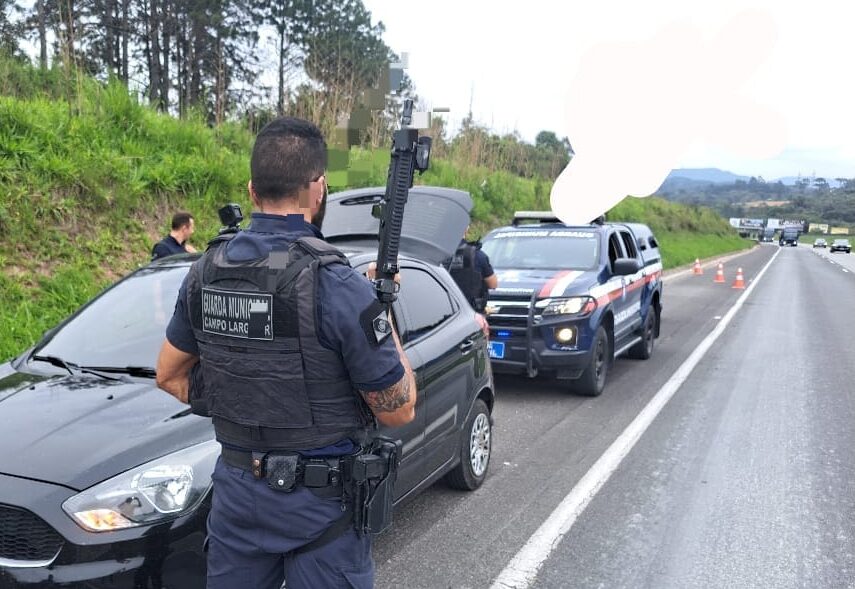 Guarda Municipal de Campo Largo recupera eletrônicos furtados de carro em Carambeí