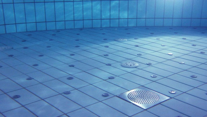 Lei aprovada na Assembleia exige dispositivos de segurança nos ralos de piscinas para evitar acidentes e afogamentos