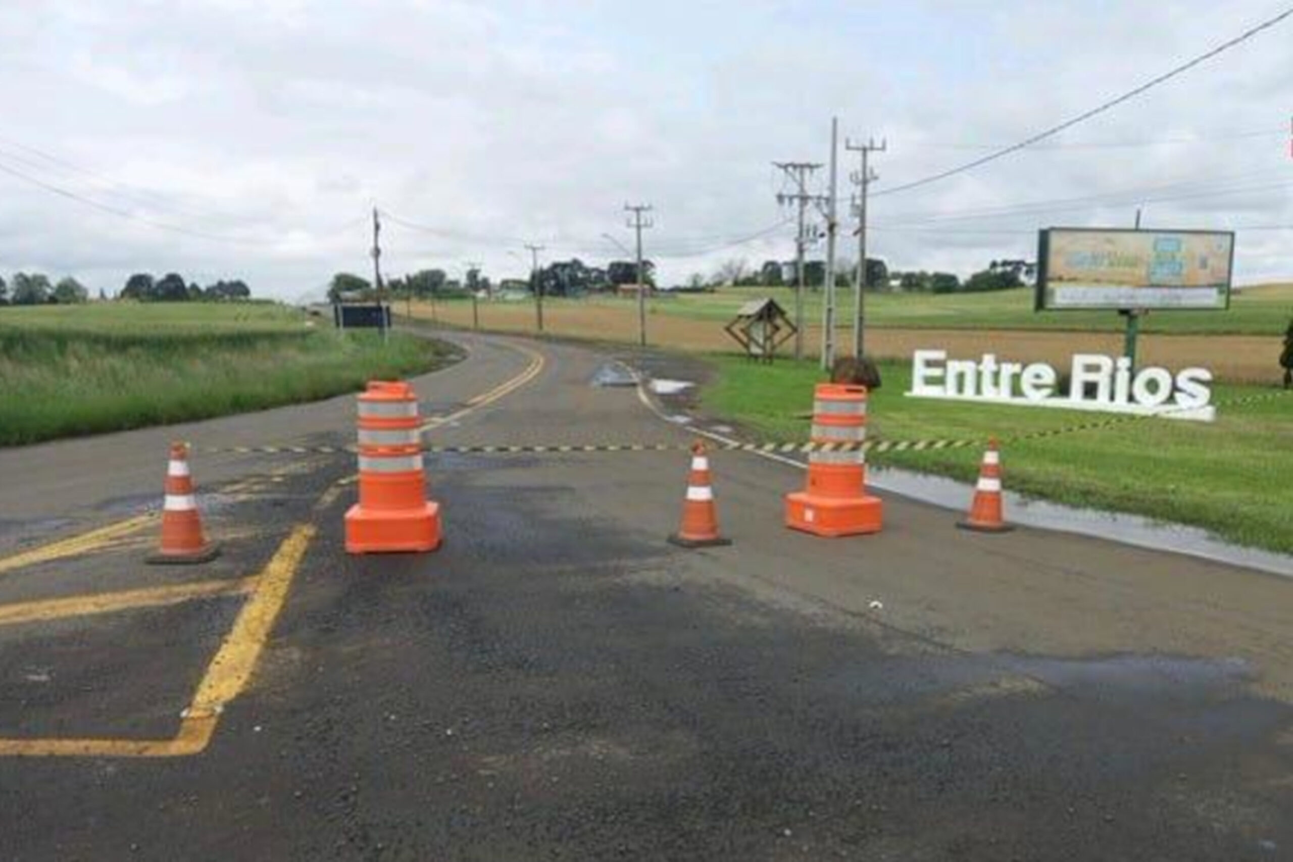 PR-540 tem 6 quilômetros de bloqueio em Entre Rios, distrito de Guarapuava