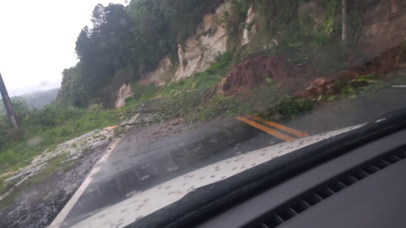 Chuvas fortes exigem cautela do condutor nas rodovias; confira bloqueios