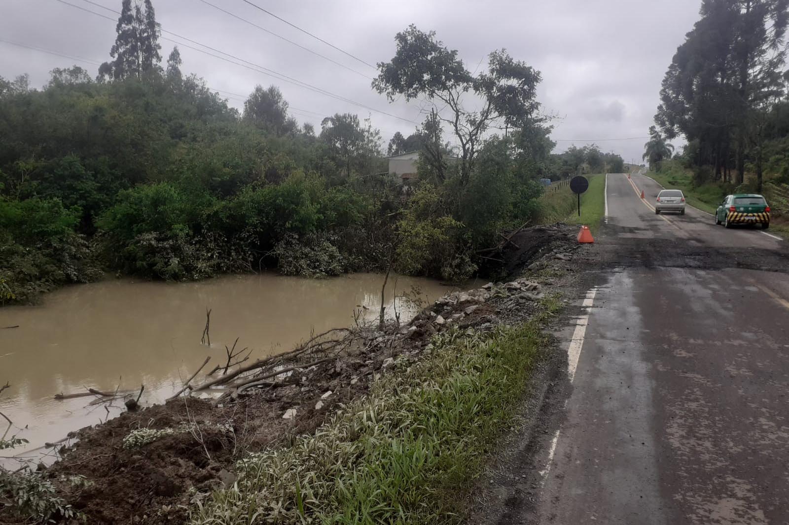 Após chuvas, Estado segue apoiando os municípios; rodovias ainda têm bloqueios
