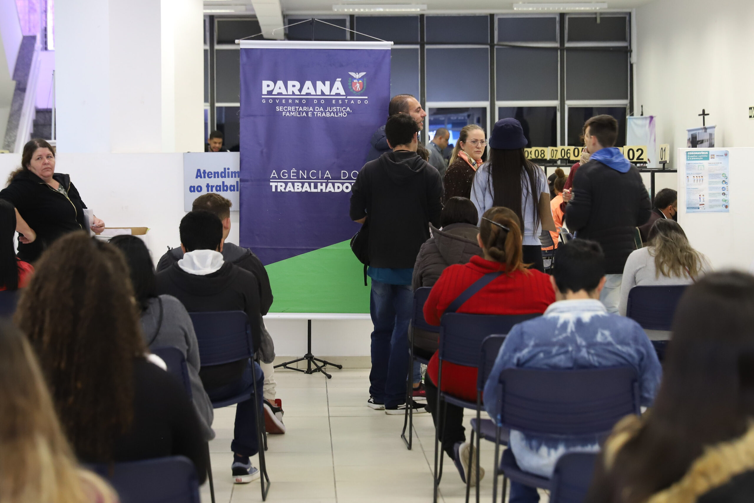 Agências do Trabalhador iniciam a semana com a oferta de 15,4 mil vagas no Paraná