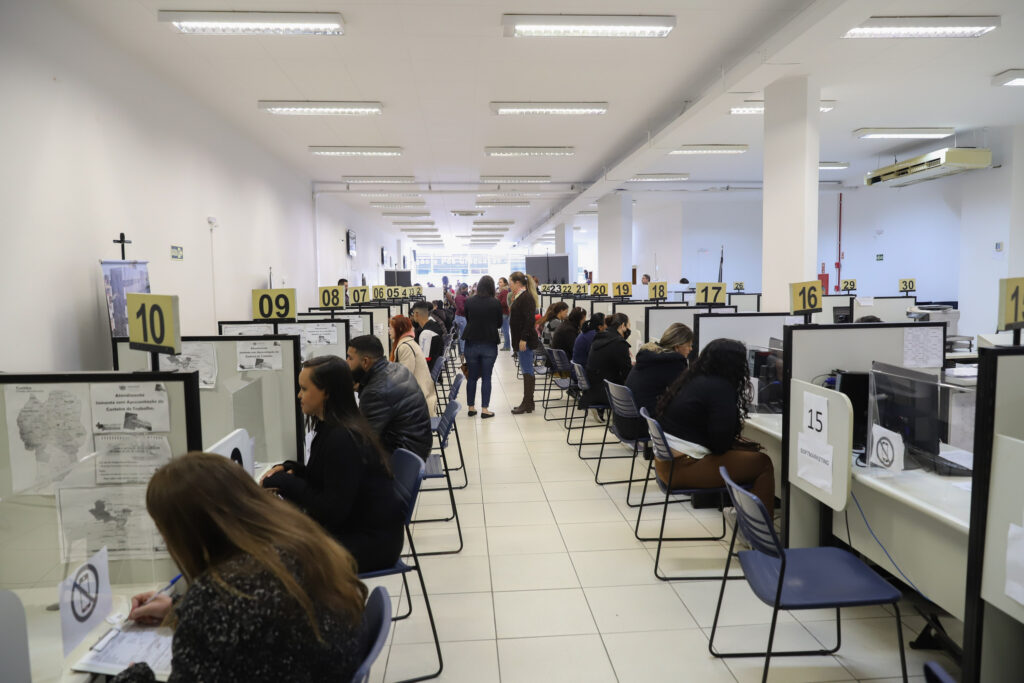 15,1 mil vagas: Agências do Trabalhador do Paraná têm oportunidades em todo Estado