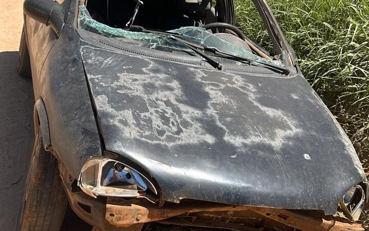 Capotamento na Estrada do Maracanã deixa motorista levemente ferida