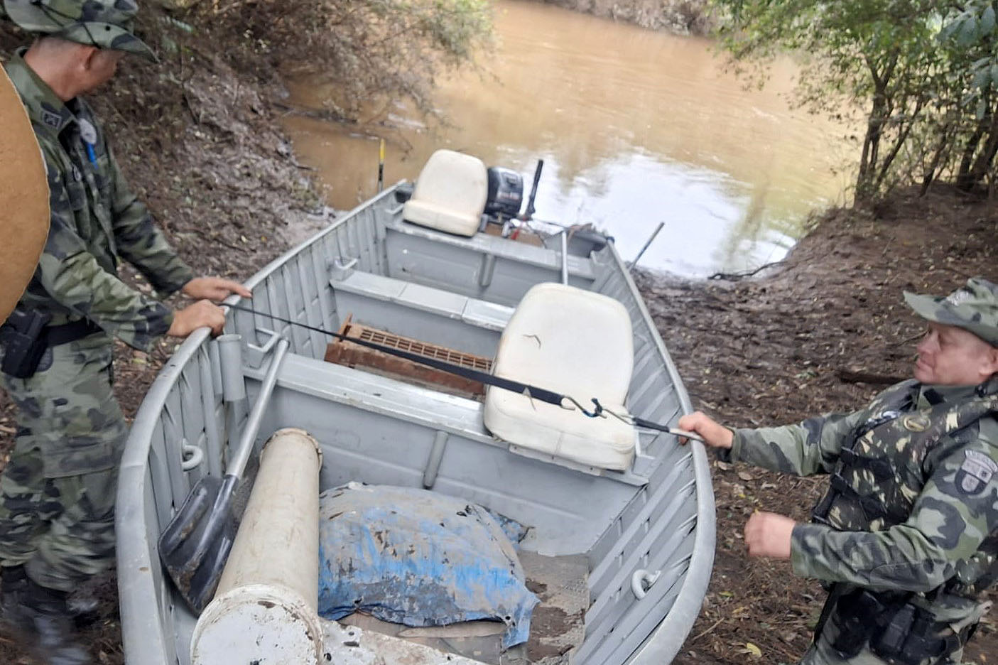 Estado elimina alojamentos de caçadores em reserva ambiental no Rio Tibagi