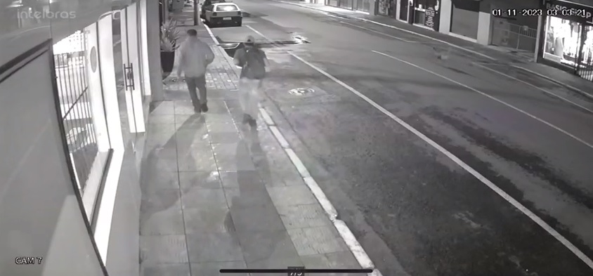 (Assista ao vídeo) Câmera flagra furto de carro em cidade da região