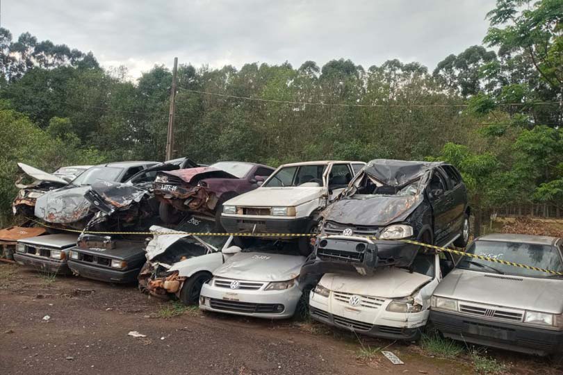 DER/PR vai leiloar 772 sucatas de veículos recolhidas em rodovias estaduais