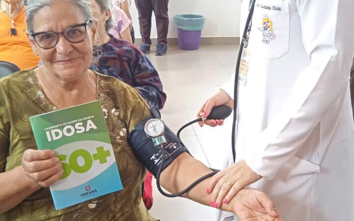 Caderneta de Saúde da Pessoa Idosa já é usada em todas as unidades do Paraná