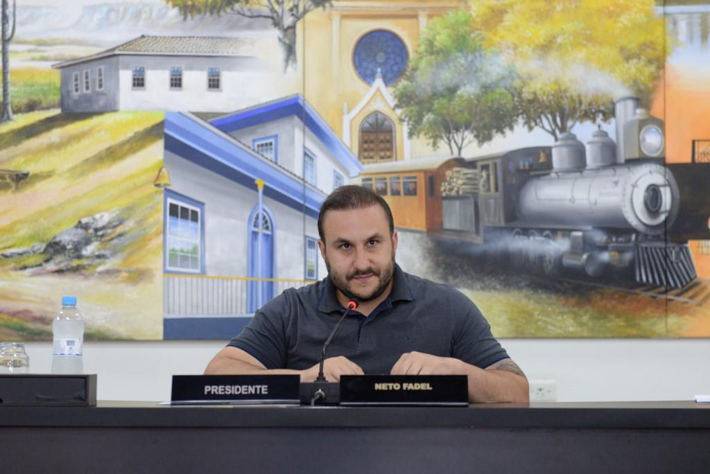 Neto Fadel assume sem cerimônia a prefeitura de Castro no domingo
