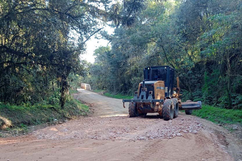 Estado investe mais de R$ 20 milhões em vias rurais na RMC, Campos Gerais e Centro-Sul