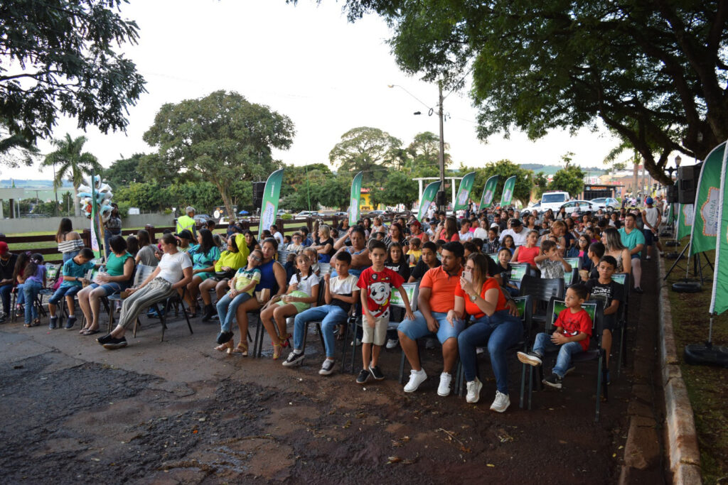 Estreia do Cinema na Praça 2024 em Arapoti reúne cerca de 400 pessoas