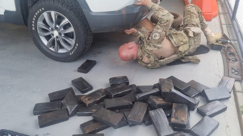 Condutor de caminhonete é preso transportando 40 quilos de Cocaína