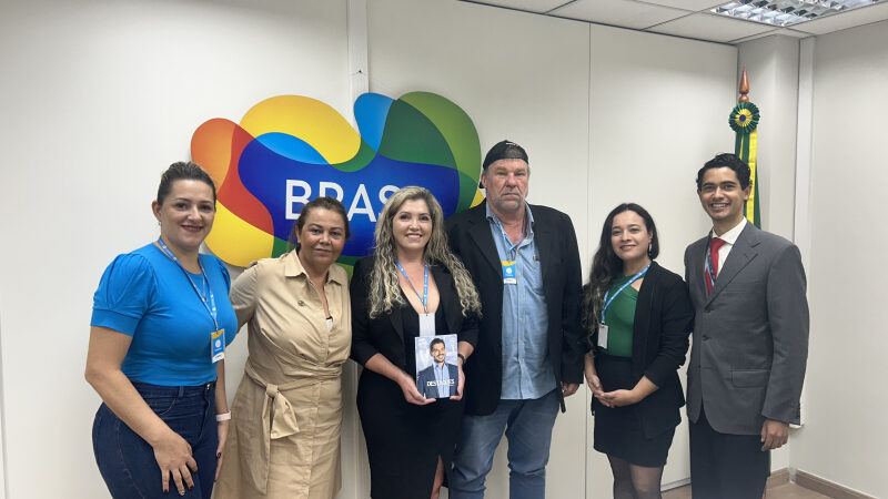 Prefeito de Tibagi se reúne com equipe da Embratur em Brasília