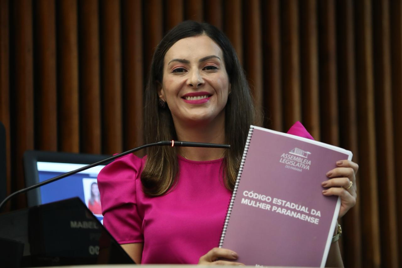 De autoria da Bancada Feminina, Código Estadual da Mulher Paranaense é aprovado na Assembleia