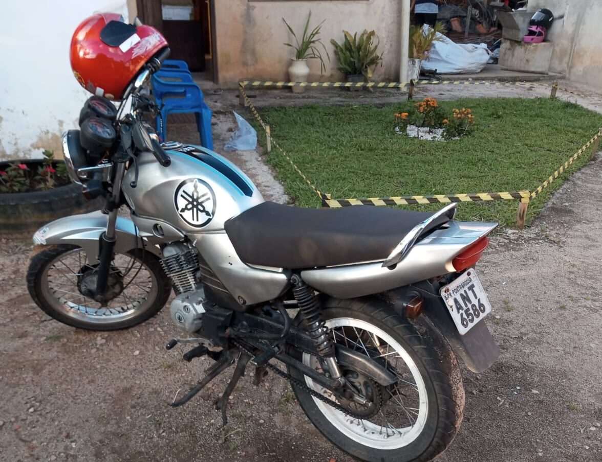 (Assista ao vídeo) Furto de motocicleta é registrado no Jardim Brasília, em Carambeí