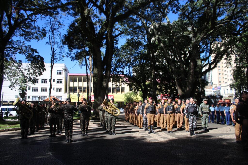 Solenidade alusiva a Tiradentes movimenta forças policiais na Praça Barão do Rio Branco