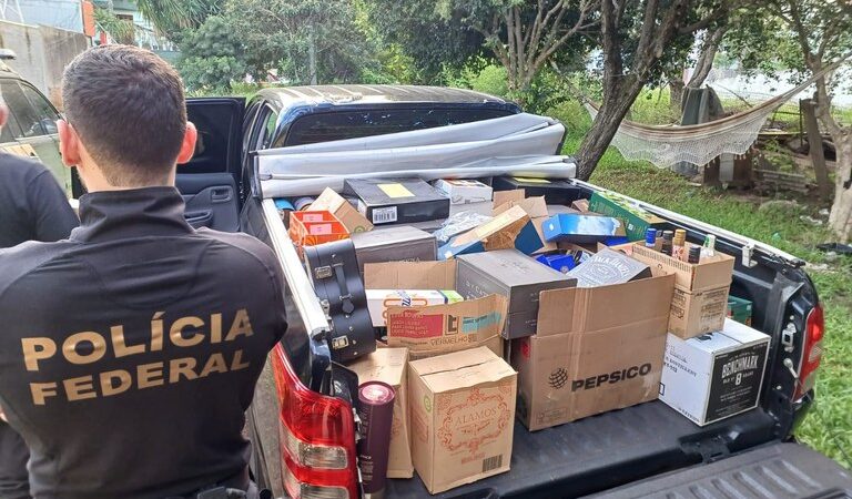 Polícia Federal cumpre mandados de busca em Ponta Grossa, após investigação apontar falsificação de bebidas